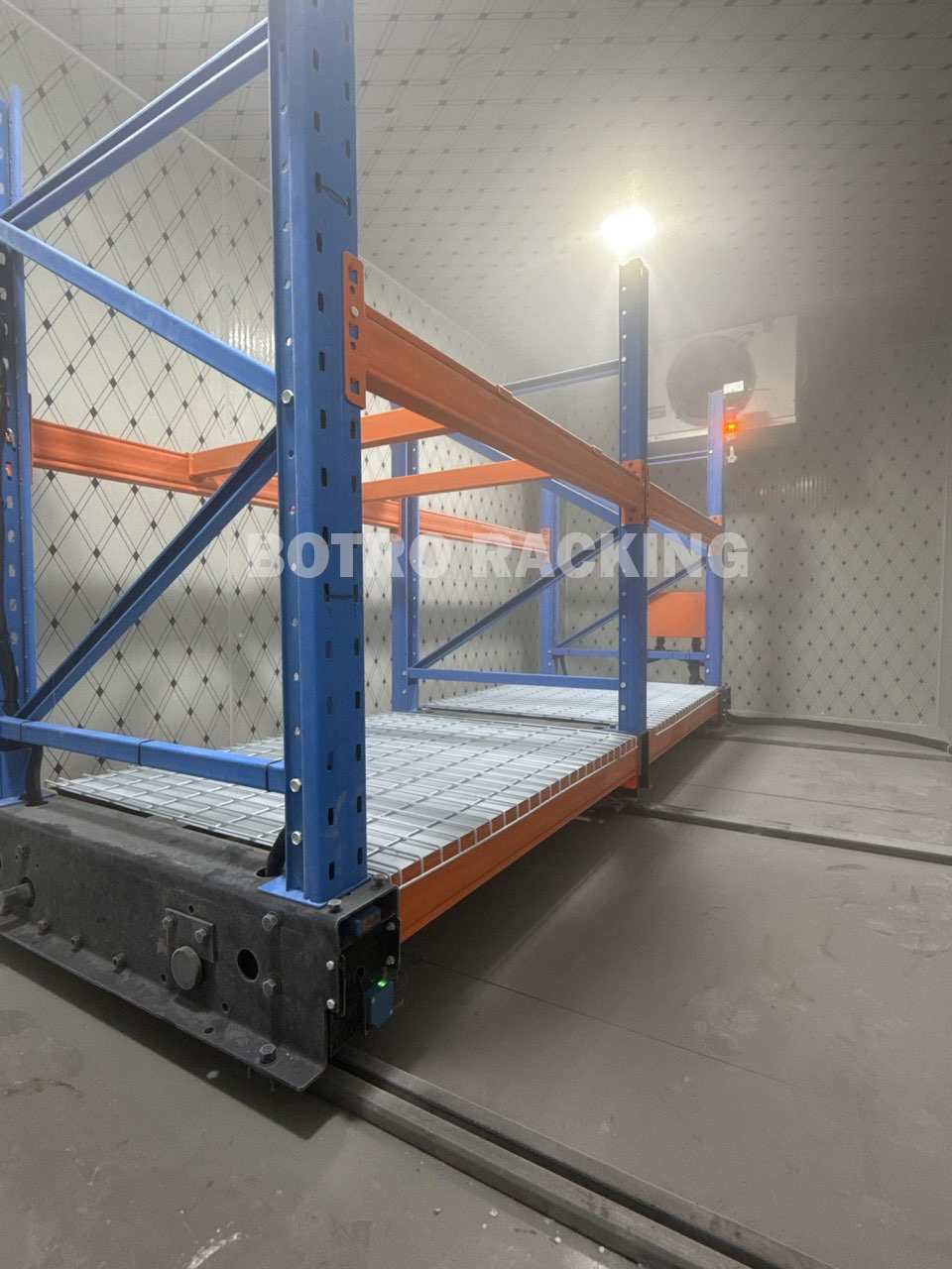 cold storage mobile racking system Système de rayonnage mobile de stockage à froid