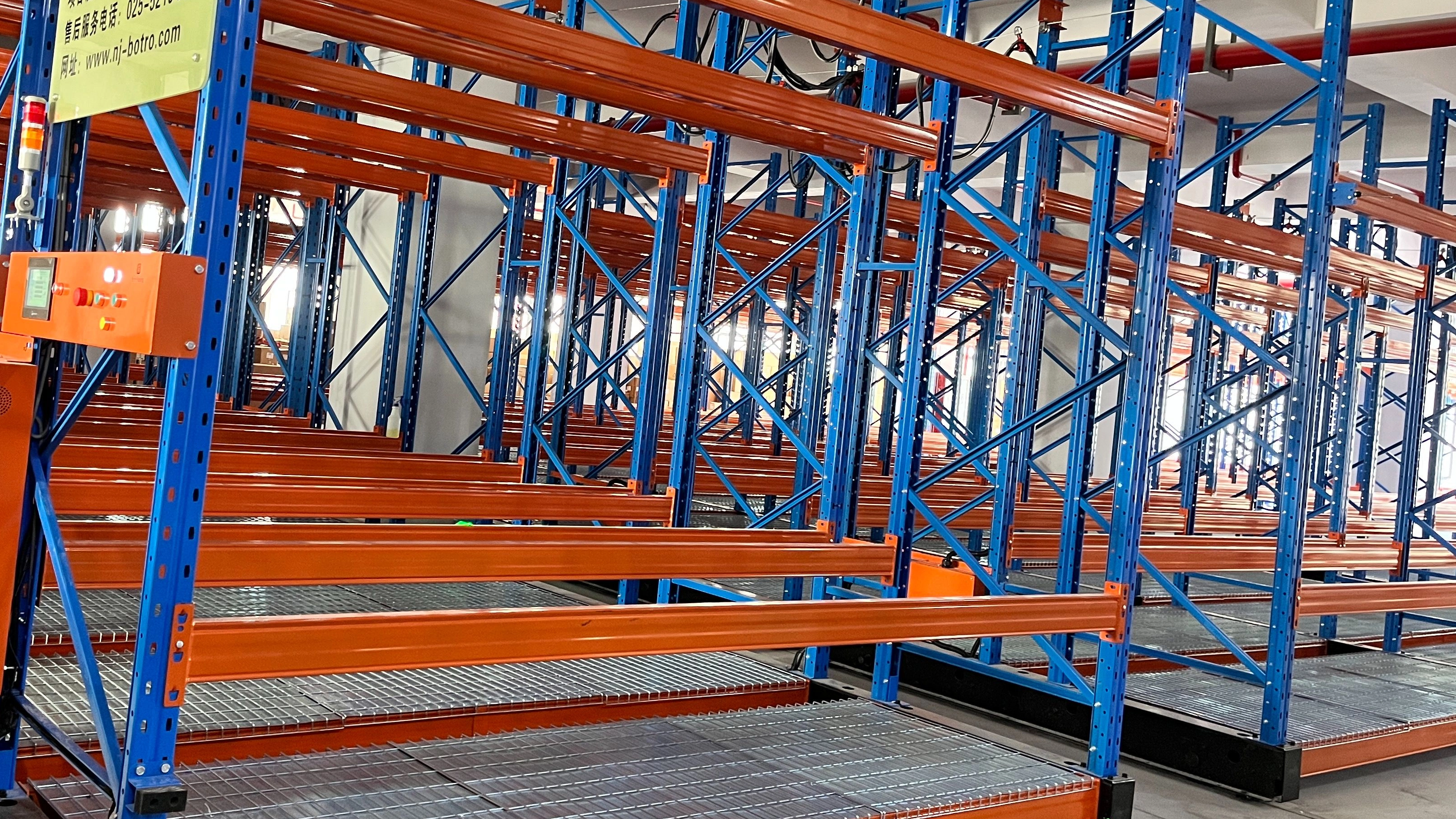 Zhejiang Warehouse renforce la capacité avec un système de rayonnage mobile innovant
