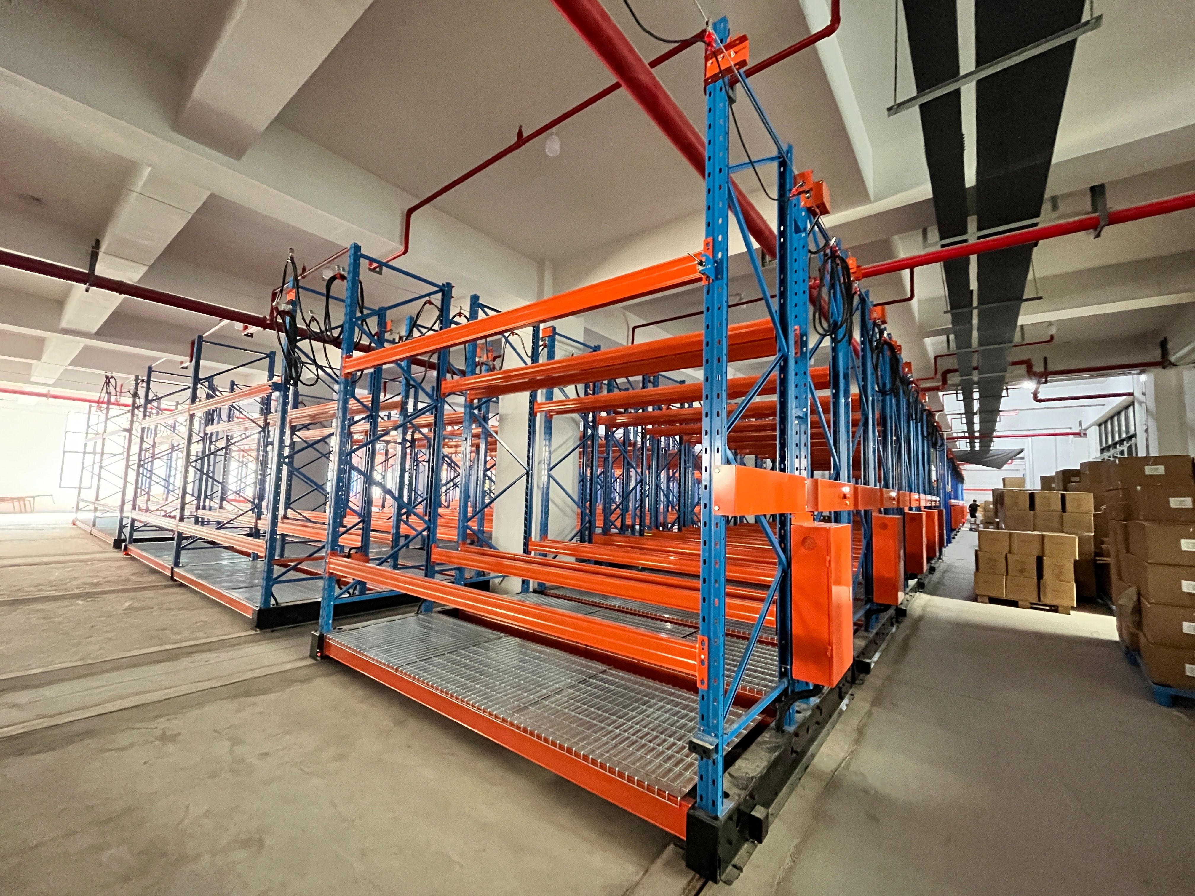 Comment les systèmes de rayonnage mobile de stockage à froid améliorent l'efficacité spatiale dans les entrepôts réfrigérés